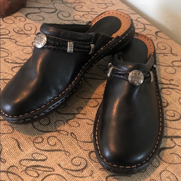 minnetonka leather mules